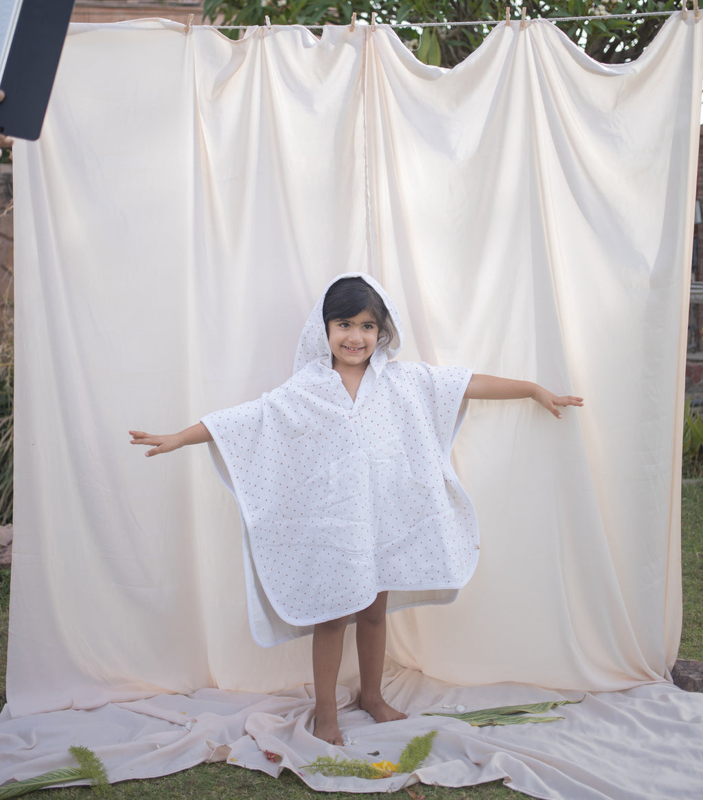 Organic Hugsy Poncho Towel (Spottie Dottie)