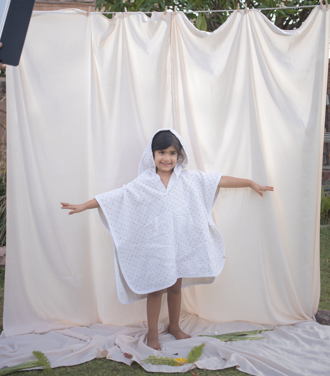 Organic Hugsy Poncho Towel (Spottie Dottie)