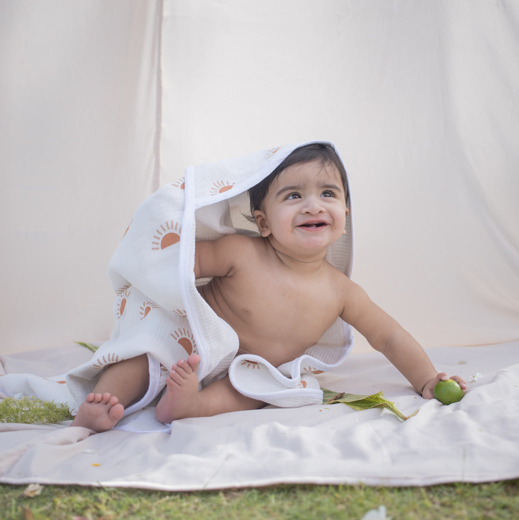 Organic Peek-a-boo Hooded Towel (Sunburst)