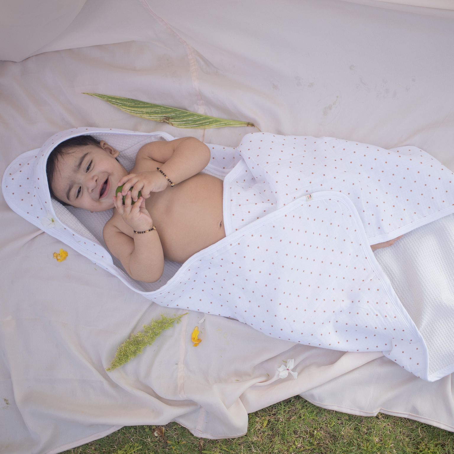 Organic Peek-a-boo Hooded Towel (Spottie Dottie)