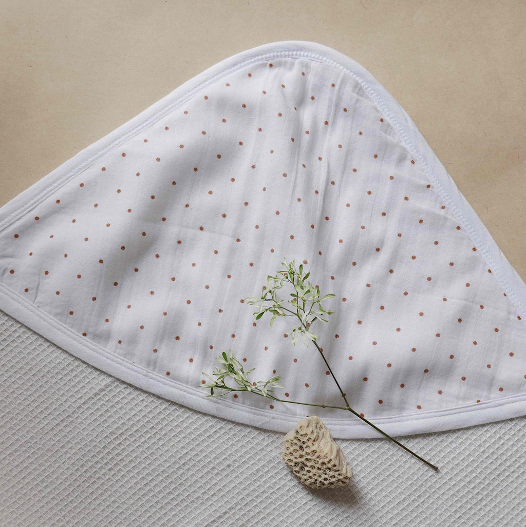 Organic Peek-a-boo Hooded Towel (Spottie Dottie)