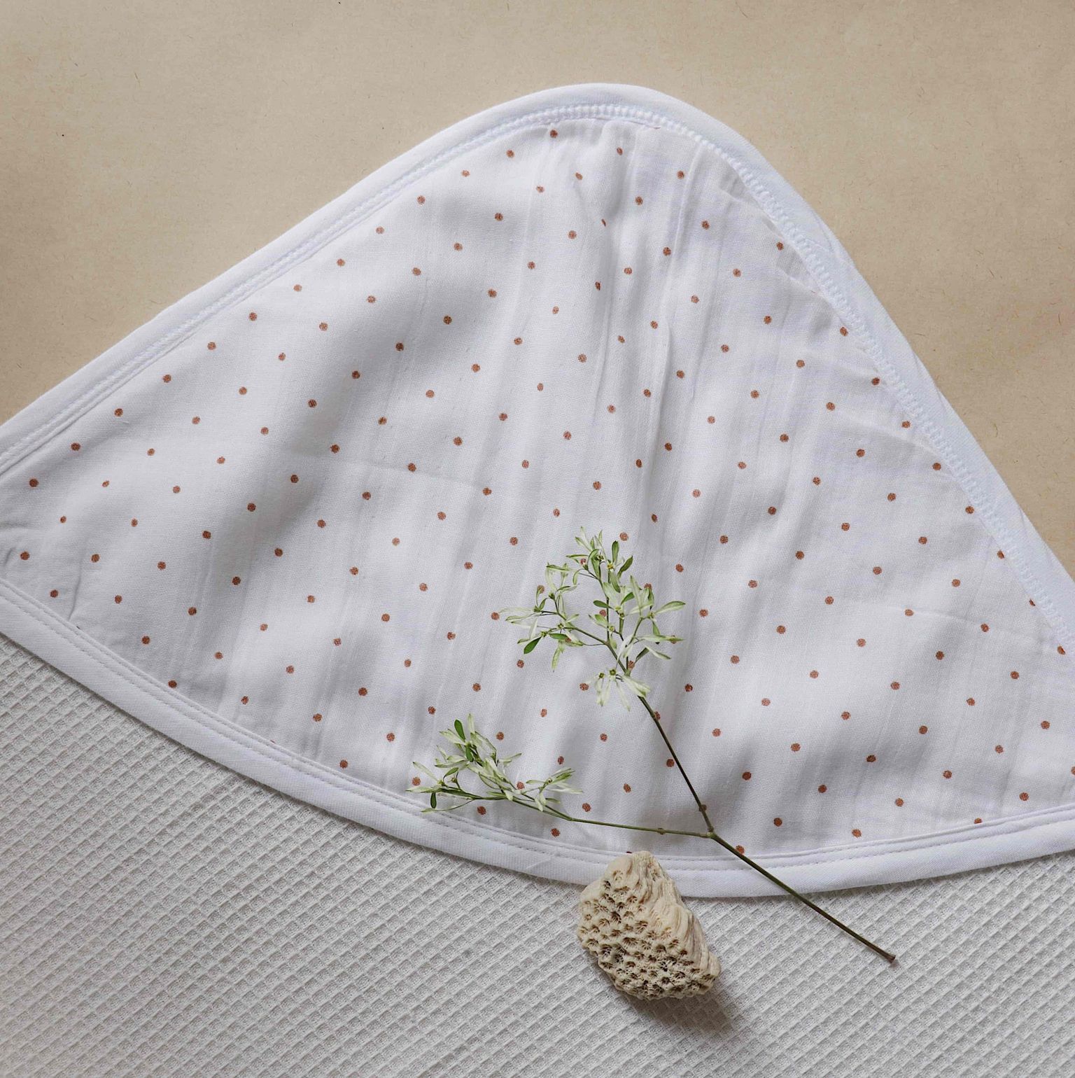 Organic Peek-a-boo Hooded Towel (Spottie Dottie)
